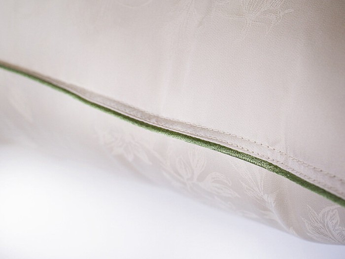 Подушка средняя "Таинственный ангел" 70 х 70 см