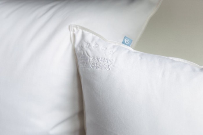 Подушка 3 STARS FAMILIE DOWN упругая 40х40