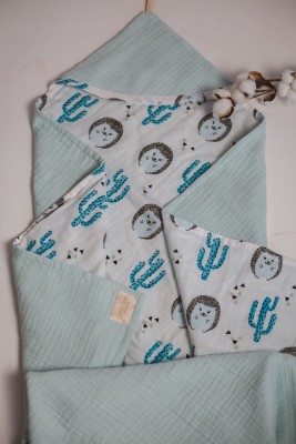 Полотенце-уголок муслин мятный (Ёжики) 100х100