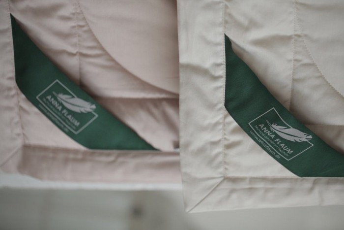 Одеяло легкое  Anna Flaum FARBE 150х200 фиолетовый