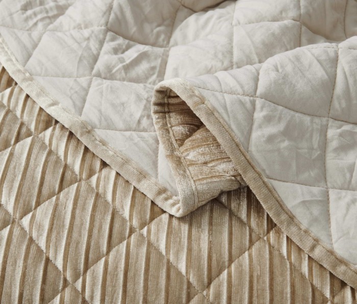 Леонтия (крем) Покрывало 240х260