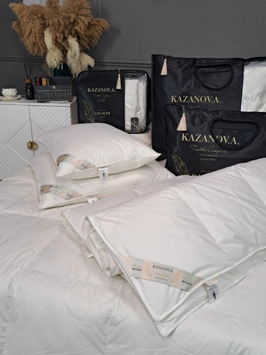 Подушка Gagachi 70x70