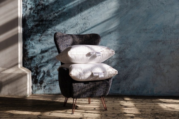 Подушка QUEEN DOWN GRASS упругая с бортиком 50х68