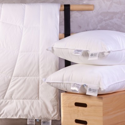 Подушка  классическая с кантом German Grass PREMIUM FAMILIE NON-ALERGENIC 68 х 68 см. средняя