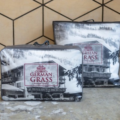 Подушка  классическая с кантом German Grass PREMIUM FAMILIE NON-ALERGENIC 68 х 68 см. средняя