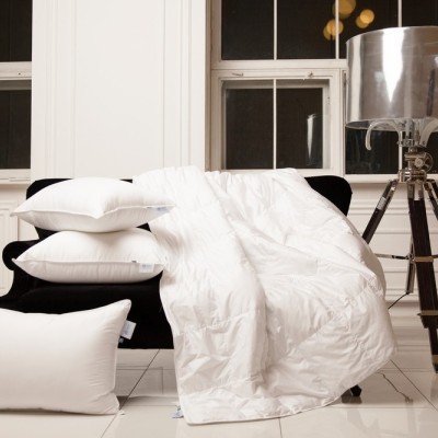 Подушка  классическая с кантом German Grass PREMIUM FAMILIE NON-ALERGENIC 68 х 68 см. средняя