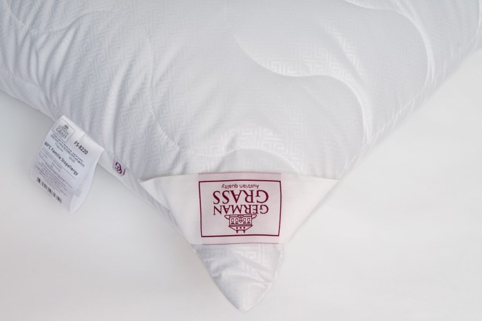 Подушка стеганая на молнии German Grass 60C° FAMILIE STOPALLERGY 68 х 68 см. регулируемая