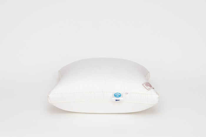 Подушка KING DOWN GRASS трехкамерная 3D средняя с бортиком 68х68