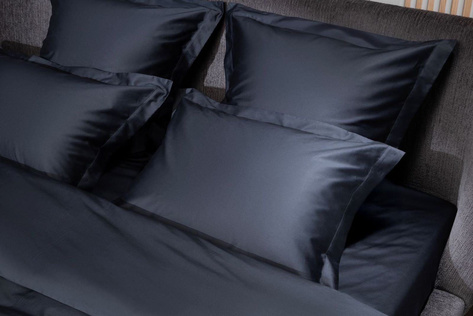 Простыня на резинке Dark Onyx Allure Grass 160х200x40