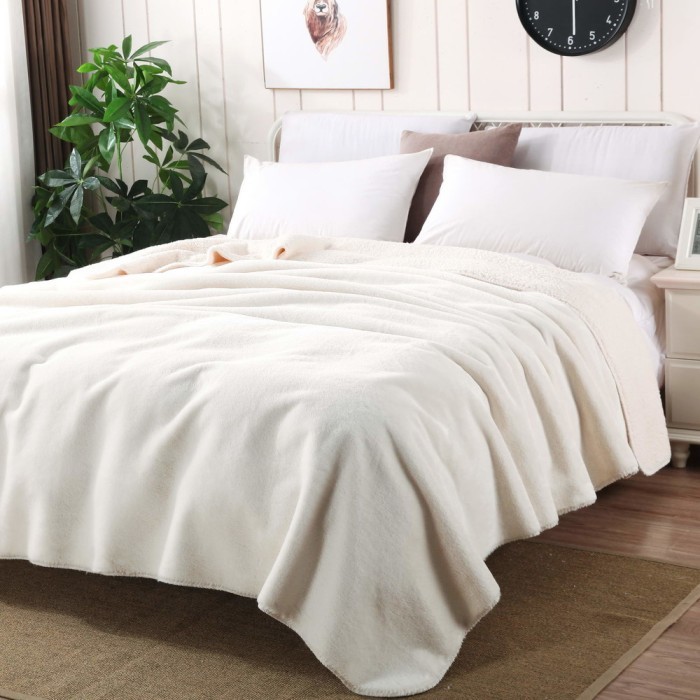 Аурелия (молоко) Плед 220х240