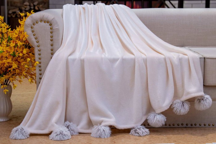 Fluffy ball (молоко) Покрывало 220х240