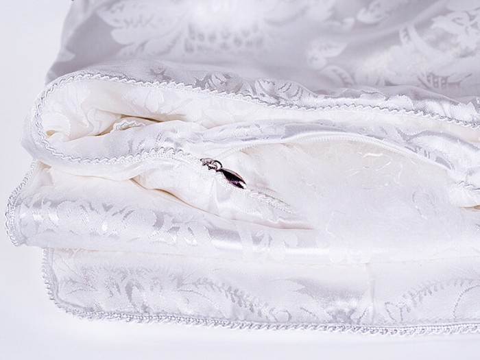Одеяло стеганое легкое "Королевский шелк" 155 х 215