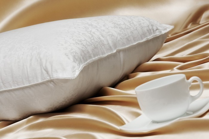 Шелковая подушка "Comfort Premium" L-средняя/упругая 50х70