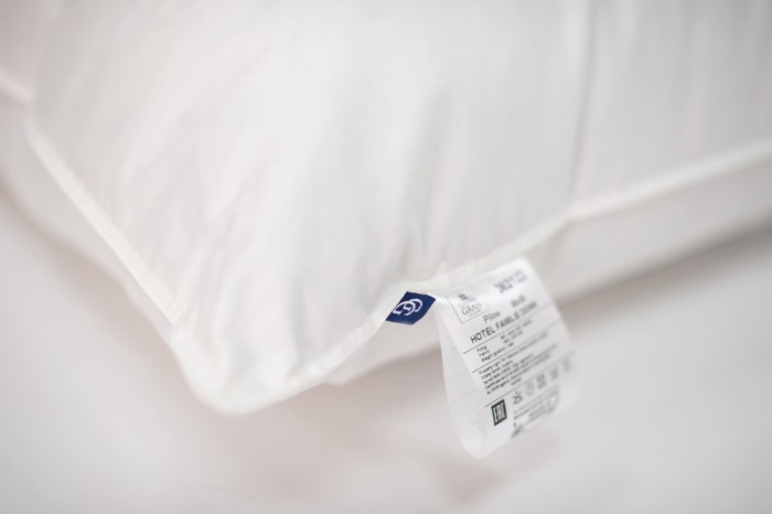 Подушка 3 STARS FAMILIE DOWN упругая 68х68