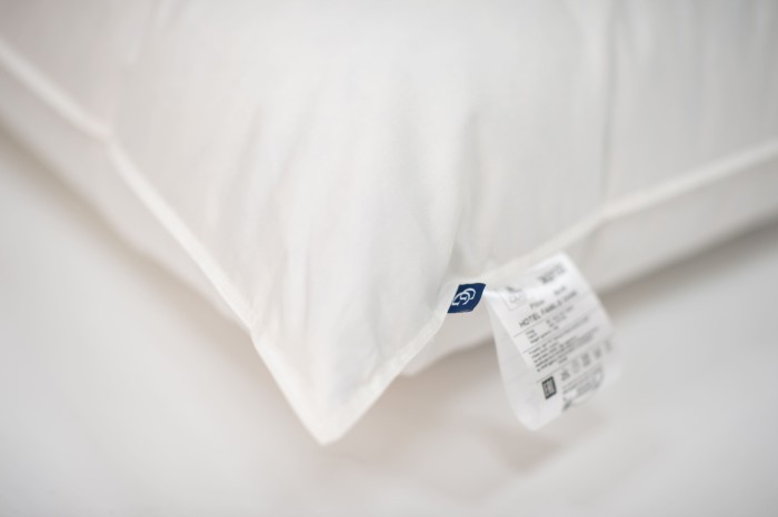 Подушка 3 STARS FAMILIE DOWN упругая 68х68