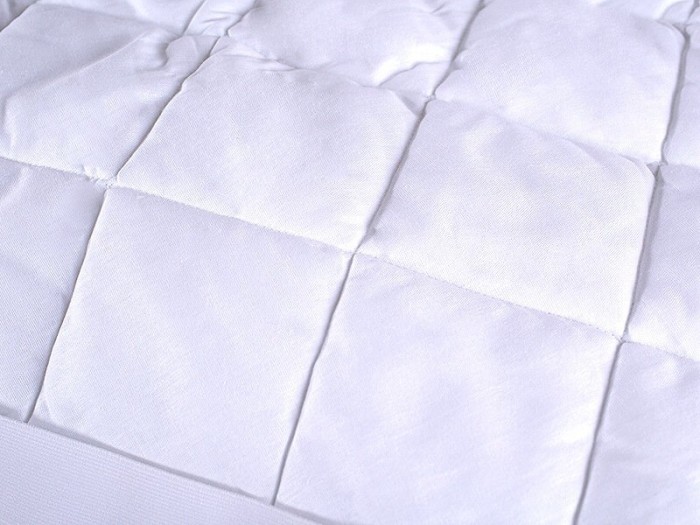 Наматрасник стеганый с резинкой по углам "Хлопковая нега" 200х200