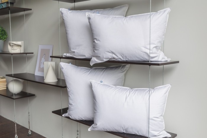 Подушка 4 STARS FAMILIE DOWN средняя 68х68