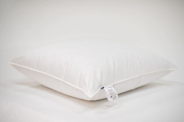 Подушка 4 STARS FAMILIE DOWN средняя 68х68