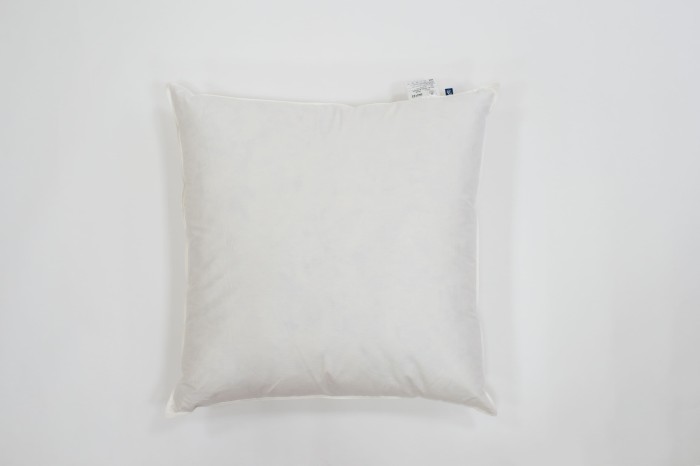 Подушка 4 STARS FAMILIE DOWN средняя 68х68