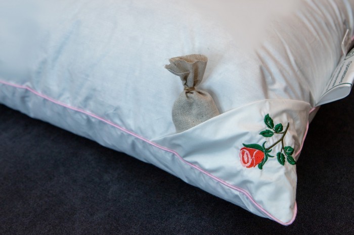 Подушка средняя трехслойная "Женская" 50 х 68 см Nature's