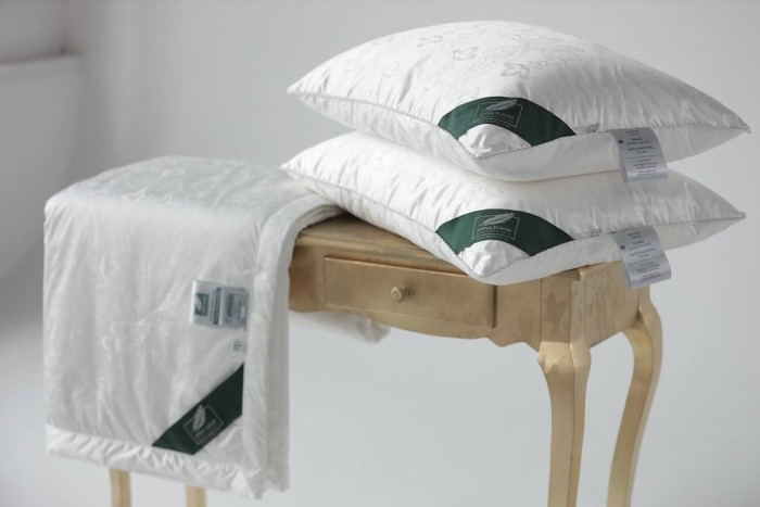 Подушка Anna Flaum NOSTALGIE Kollektion 70х70 см средняя