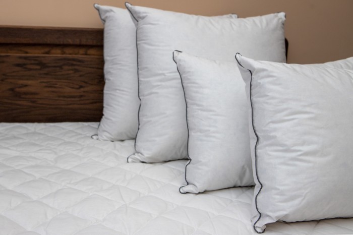 Подушка упругая трехслойная "Мужская" 68 х 68 см Nature's