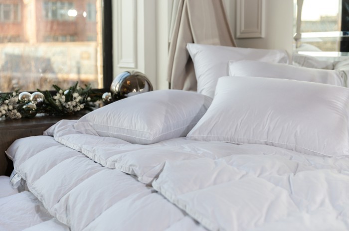 Подушка White Familie Down упругая 68х68 FD-1222