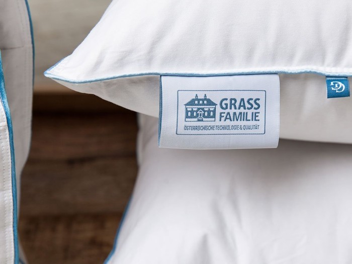 Подушка German Grass Gray Familie Down упругая трехкамерная с внутренним ядром 68 х 68