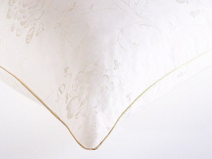 Подушка упругая "Медовый поцелуй" 70 х 70 см