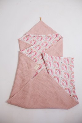 Полотенце-уголок муслин пудра (единороги) 100х100