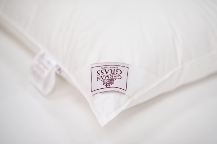 Подушка LUXURY SILK GRASS мягкая 68х68